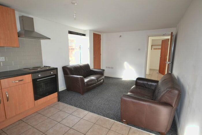 2 Bedroom Flat To Rent In Nutgrove Road, Thatto Heath, St Helens, WA9