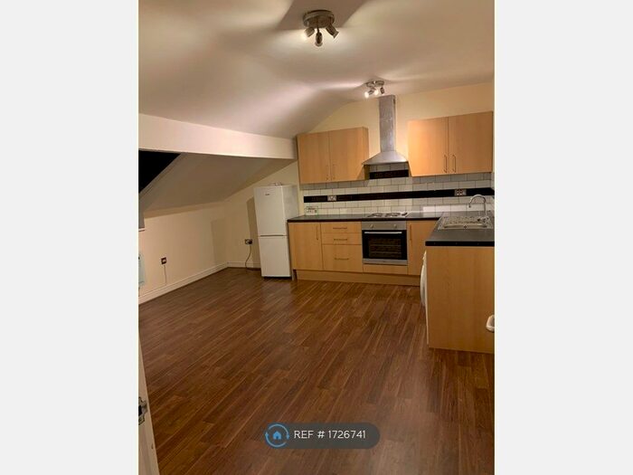 2 Bedroom Flat To Rent In Town Street, Horsforth, Leeds, LS18