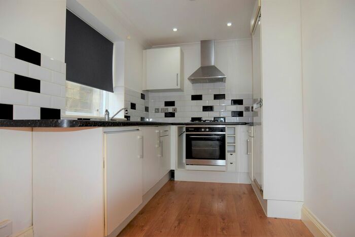 1 Bedroom Flat To Rent In Commonwealth Road, Caterham, Surrey., CR3