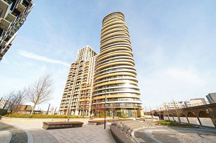 3 Bedroom Flat For Sale In Cascade Way, White City, W12