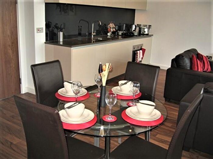 2 Bedroom Apartment To Rent In Milliners Wharf, Manchester, M4