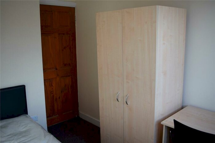 4 Bedroom Semi-Detached House To Rent In Kingswood Road, Manchester, Greater Manchester, M14