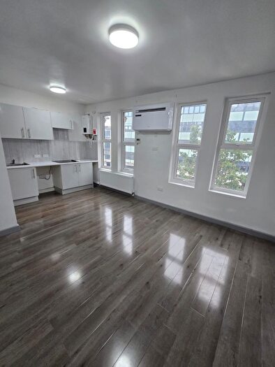 1 Bedroom Flat To Rent In Chapel Road, Ilford, IG1