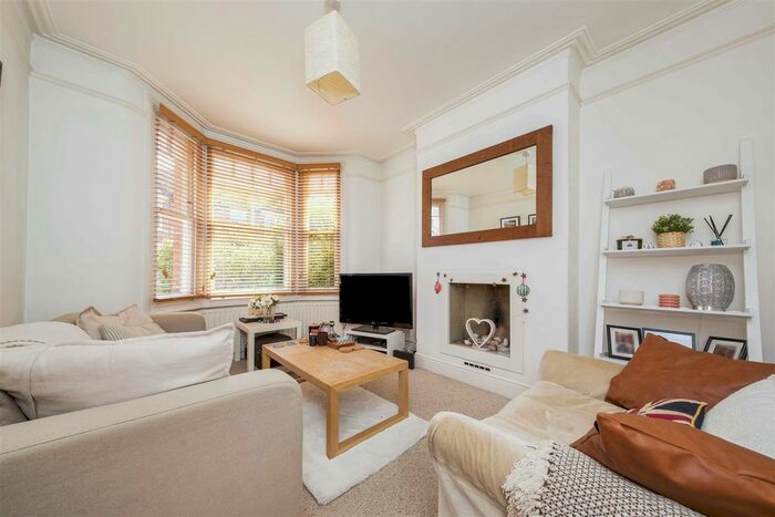 2 Bedroom Maisonette To Rent In Godstone Road, St Margarets, Twickenham, TW1