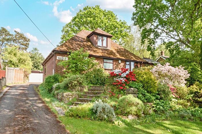 3 Bedroom Chalet For Sale In Beechwood Close, Chandler's Ford, SO53