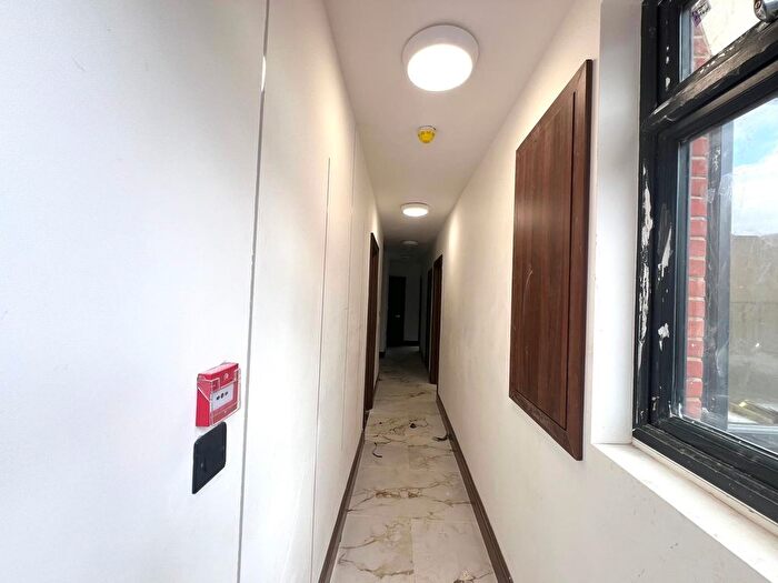 7 Bedroom Semi-Detached House To Rent In Longridge Lane, Southall, UB1