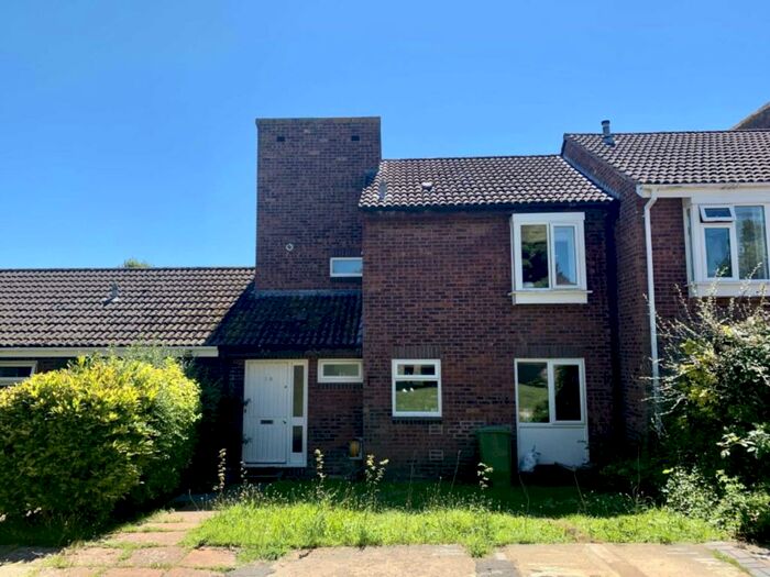 3 Bedroom Terraced House To Rent In Maple Court, Frome, BA11