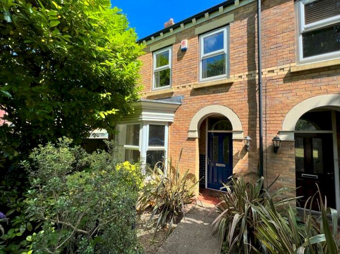 3 Bedroom End Of Terrace House To Rent In Sanderson Close, Hull, HU5