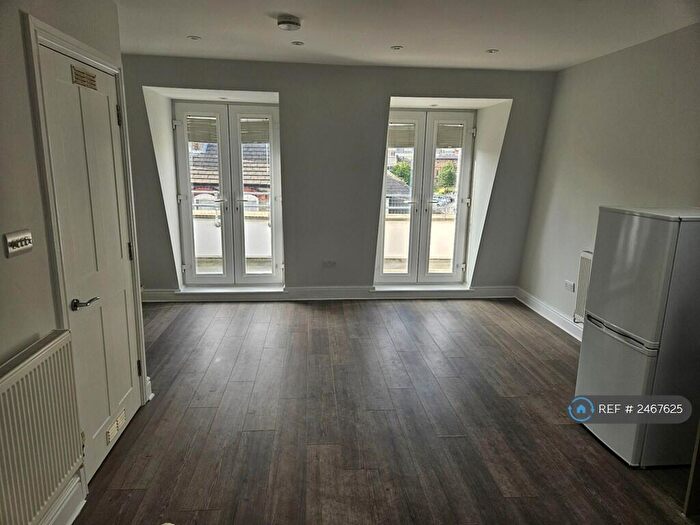 1 Bedroom Flat To Rent In High Street, Aylesbury, HP20