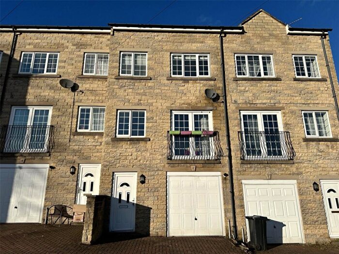 3 Bedroom Terraced House To Rent In Carrholme Court, King Cross, Halifax, HX1
