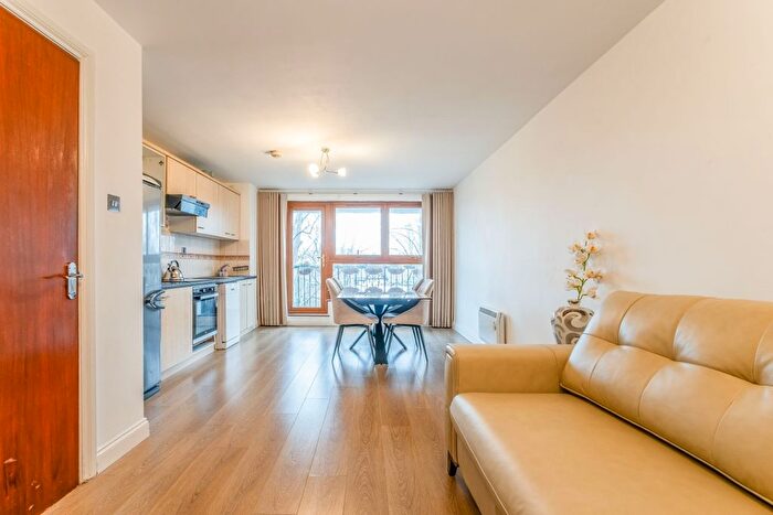 1 Bedroom Flat To Rent In Gipsy Lane, London, SW15