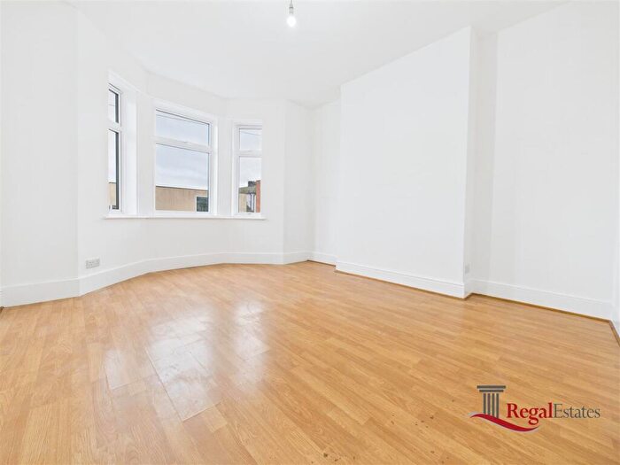 3 Bedroom Flat To Rent In Curzon Crescent, Harlesden, NW10