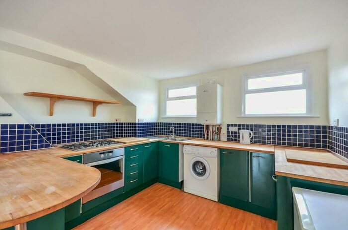1 Bedroom Flat To Rent In Glengarry Road, East Dulwich, London, SE22