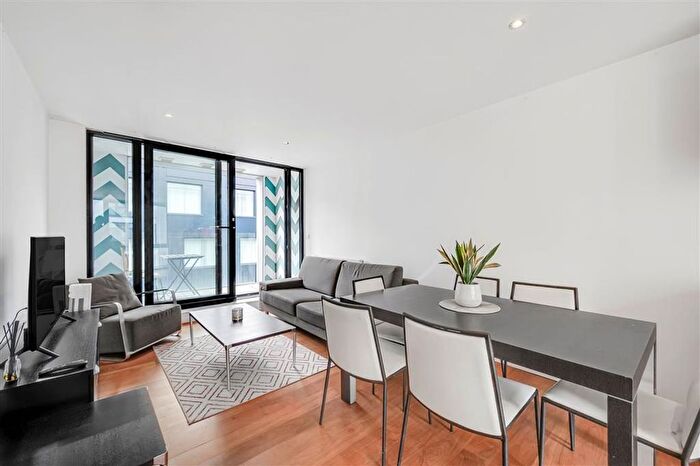 3 Bedroom Flat For Sale In Westland Place, Old Street, N1