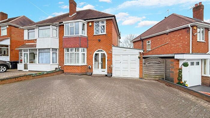 3 Bedroom Semi Detached House For Sale In Calverley Road, Birmingham, B38