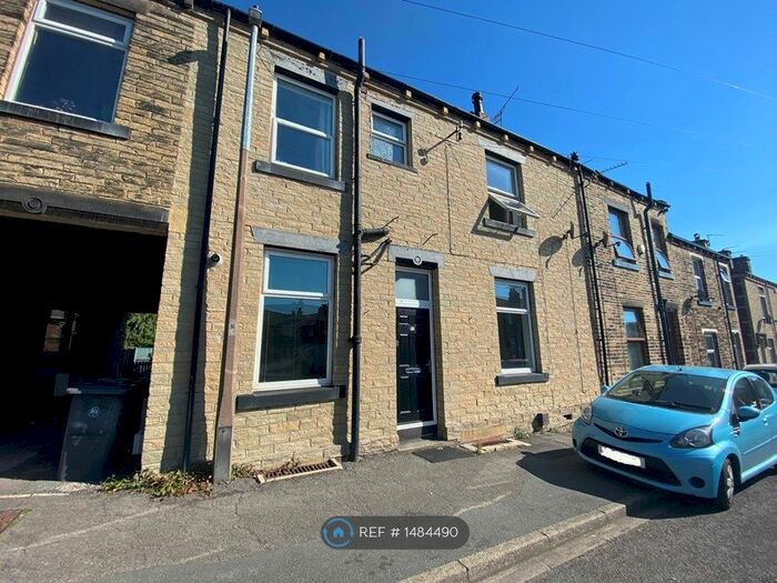 3 Bedroom Terraced House To Rent In Brooke Street, Cleckheaton, BD19