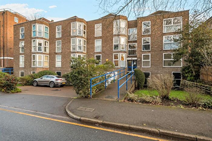 1 Bedroom Apartment For Sale In Valley Place, Surbiton, KT6