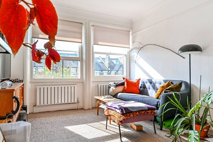 3 Bedroom Flat To Rent In South Villas, Camden, London, NW1