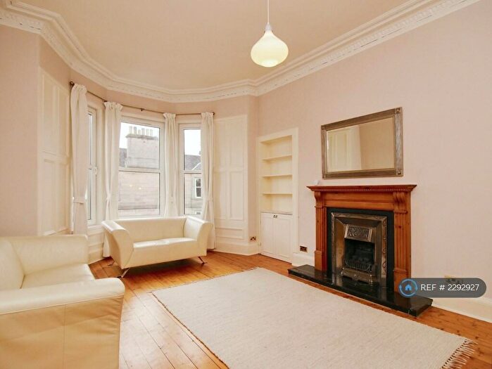 2 Bedroom Flat To Rent In Darnell Road, Edinburgh, EH5