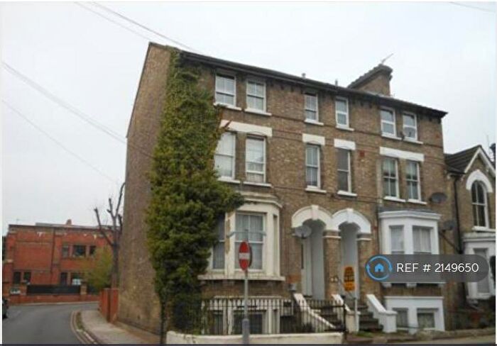 1 Bedroom Flat To Rent In Adelaide Square, Bedford, MK40