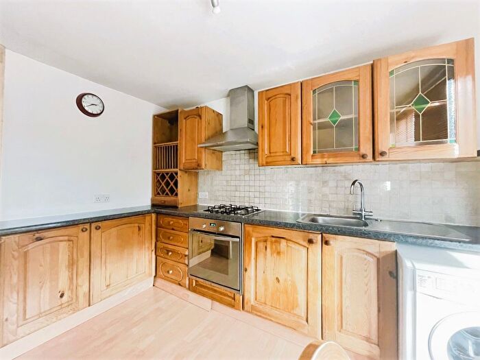 2 Bedroom Flat To Rent In Arodene Road, London, SW2