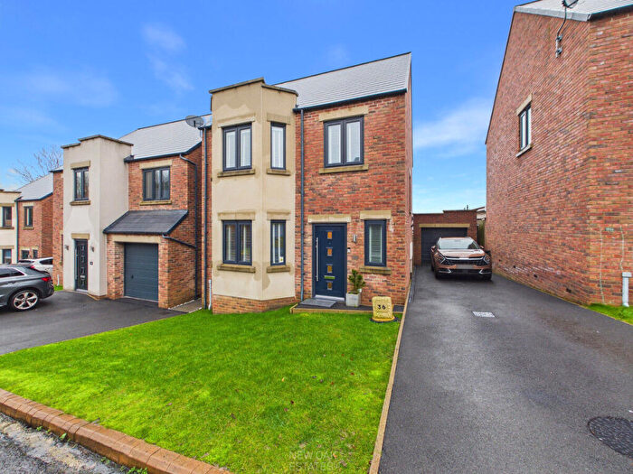 3 Bedroom Detached House For Sale In Elvin Way, New Tupton, S42