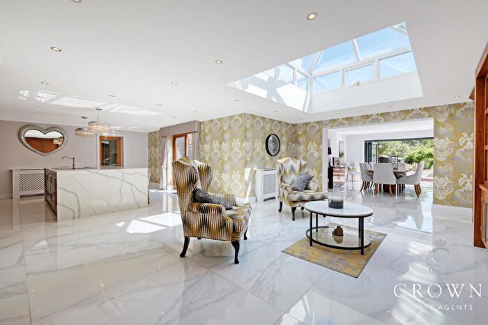 6 Bedroom Detached House For Sale In Ramsden Park Road, Ramsden Bellhouse, Billericay, CM11