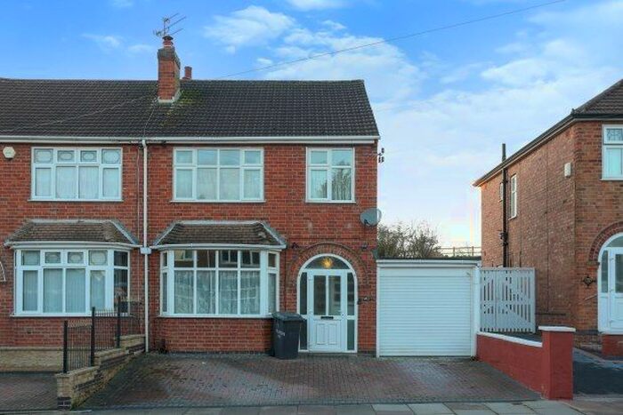 3 Bedroom Property To Rent In Milverton Avenue, Leicester, LE4