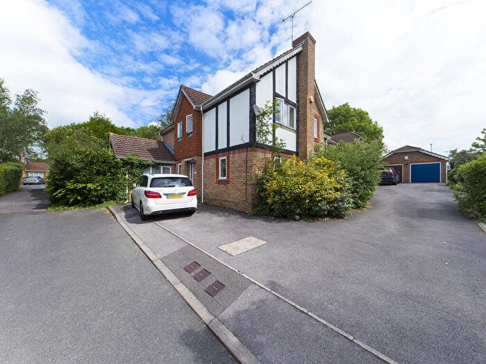 4 Bedroom Detached House To Rent In Baycroft Close, Pinner, HA5