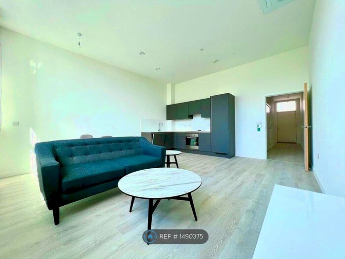 1 Bedroom Flat To Rent In Truscon House, Hayes, UB3