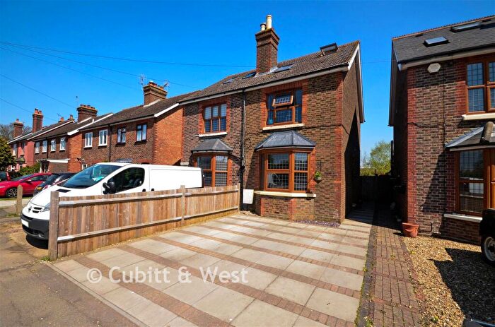 3 Bedroom Semi-Detached House For Sale In Reigate Road, Horley, Surrey, RH6