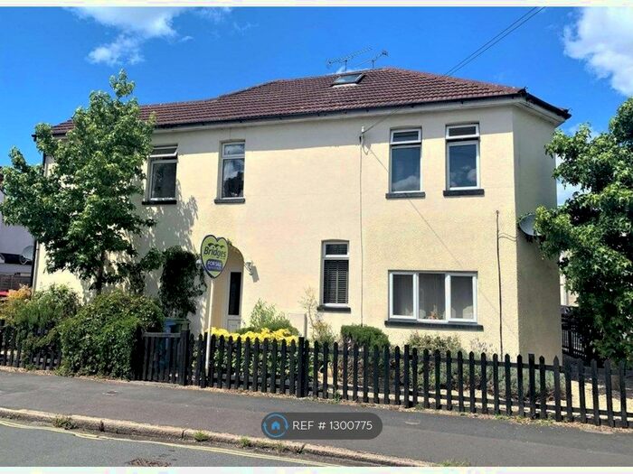 2 Bedroom Flat To Rent In St. Michaels Road, Aldershot GU12