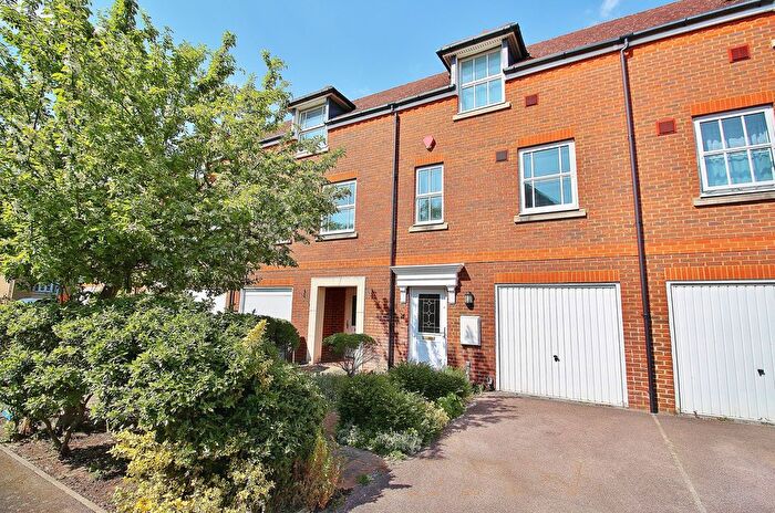 3 Bedroom Terraced House For Sale In White Lodge Close, Isleworth, TW7