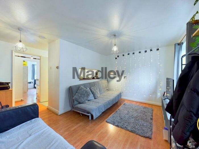 1 Bedroom Flat To Rent In Chaucer Drive, London, SE1