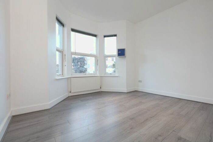 Studio To Rent In Ethelburga Road, Romford, RM3