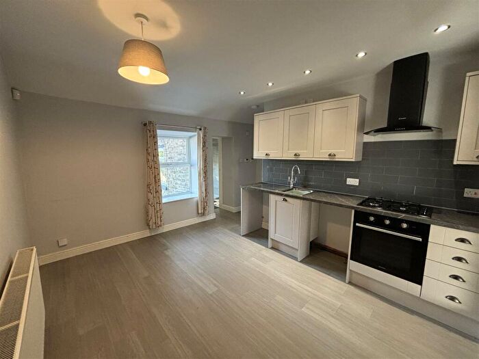 1 Bedroom Flat To Rent In Chapel Street, Glossop, SK13
