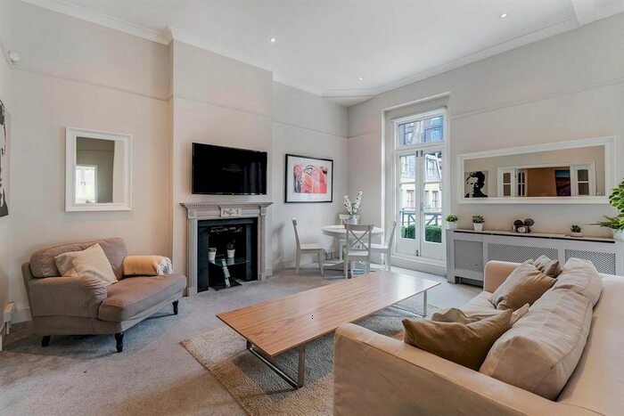 3 Bedroom Flat To Rent In Queen's Gate Place Mews, SW7
