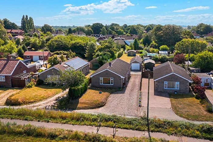 3 Bedroom Detached Bungalow For Sale In Burnt House Road, Cantley, Norwich, NR13