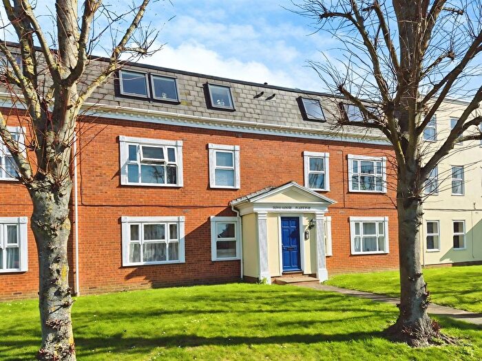 2 Bedroom Flat For Sale In Dove Place, Aylesbury, HP19