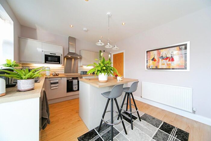 4 Bedroom Detached House For Sale In Glenavon Park, Prenton, CH43