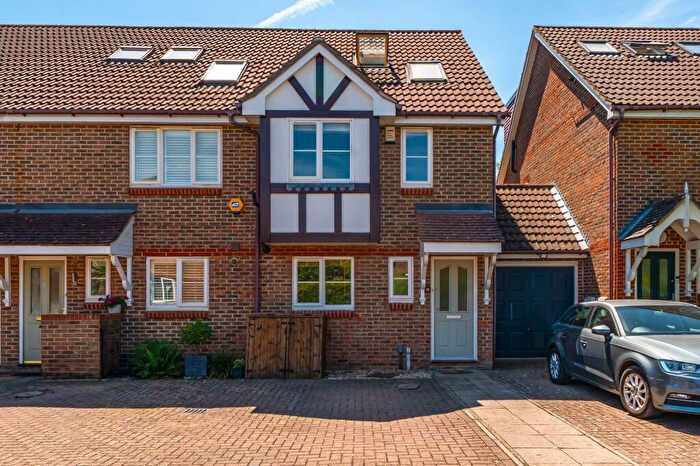 3 Bedroom End Of Terrace House For Sale In Camel Grove, Kingston Upon Thames, KT2