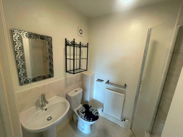 3 Bedroom Detached House To Rent In Honey Pot Fold, Baildon, Shipley, West Yorkshire, Uk, BD17