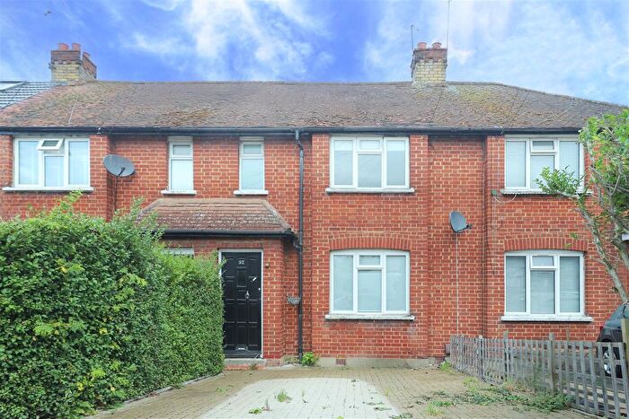 3 Bedroom Terraced House For Sale In Oakdene Road, Hillingdon, UB10