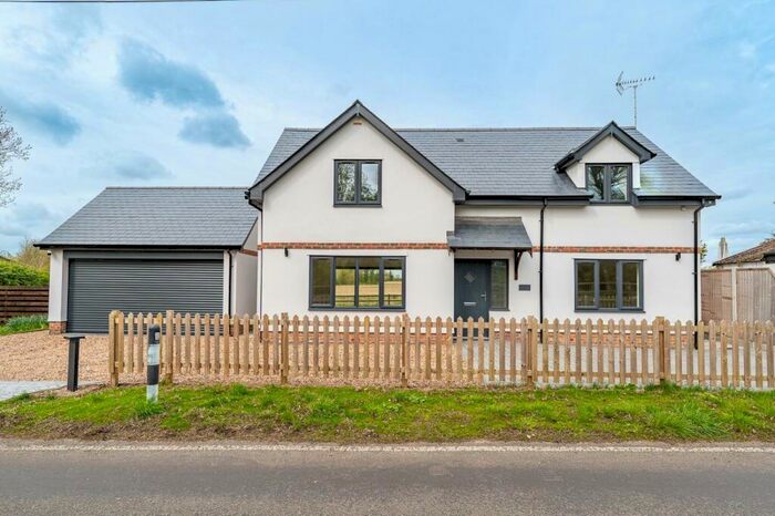 3 Bedroom Detached House For Sale In Bartholomew Green, Great Leighs, Chelmsford, CM3