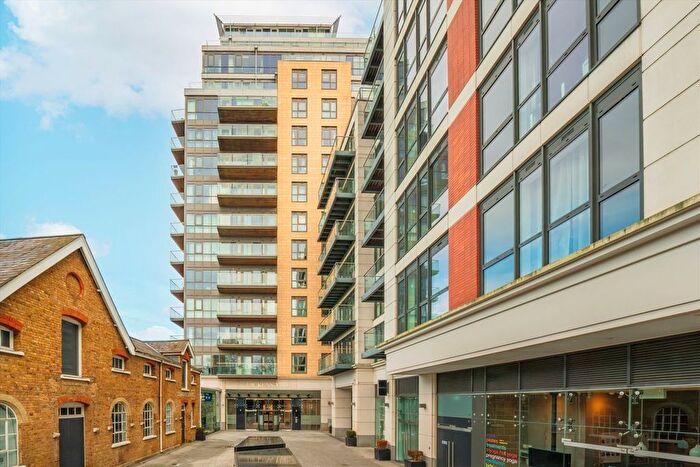 2 Bedroom Flat To Rent In Longfield Avenue, Ealing, W5