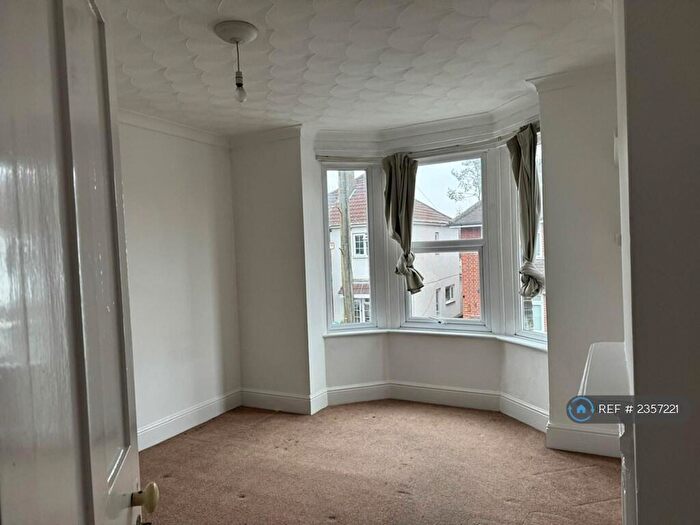 3 Bedroom Semi-Detached House To Rent In Shamrock Villas, Southampton, SO17