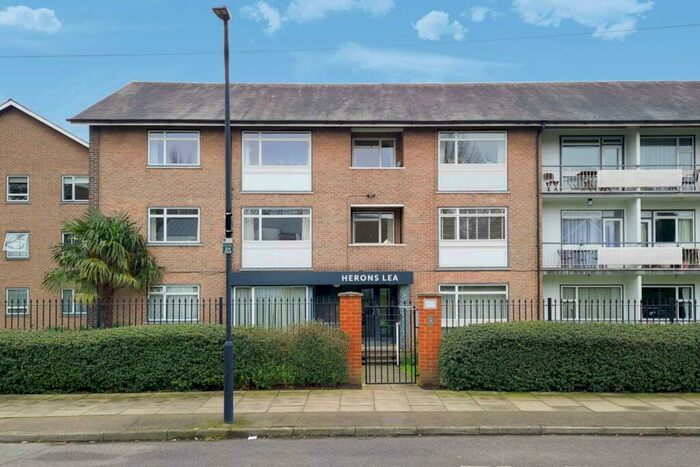 3 Bedroom Apartment To Rent In Sheldon Avenue, Highgate, N6