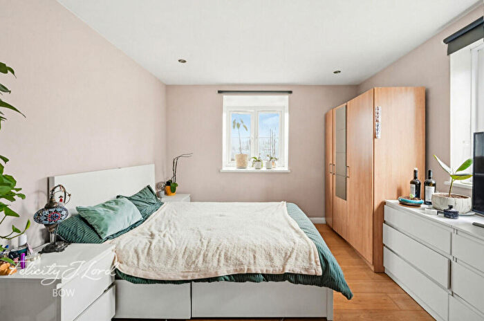 1 Bedroom Flat For Sale In Athol Square, London, E14