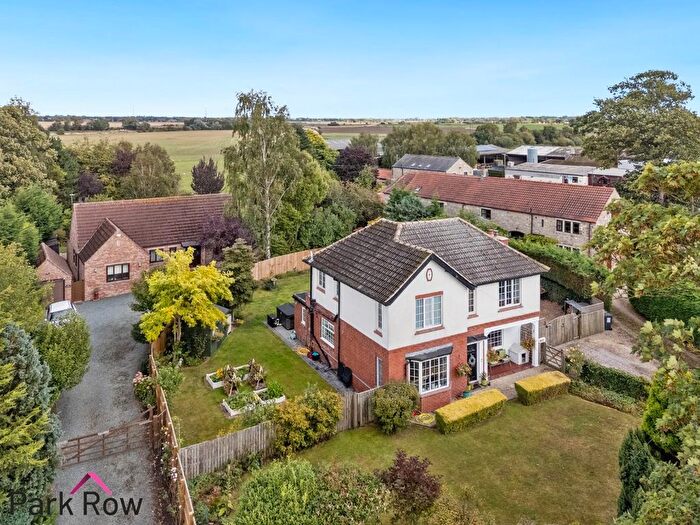 3 Bedroom Detached House For Sale In Church Farm, Birkin, WF11