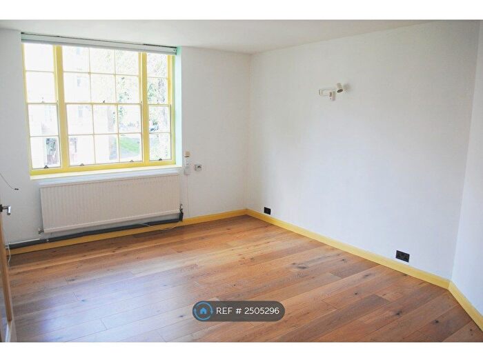 2 Bedroom Flat To Rent In Parkhill Road, London, NW3